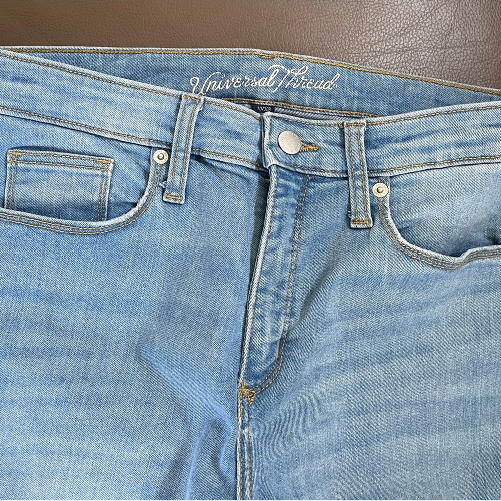Universal Threads -Great Condition Distressed Jea… - image 5